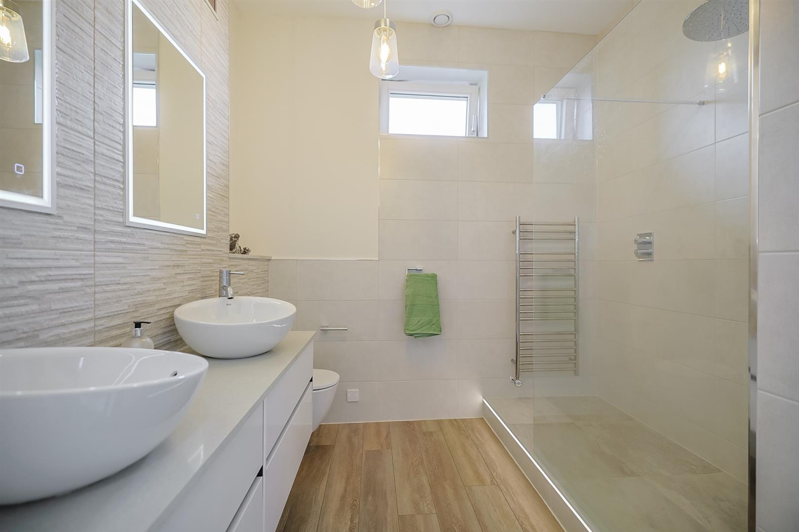 East Cliff, Southgate, Swansea, SA3 2AS